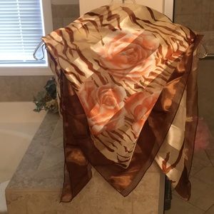Women’s scarf
